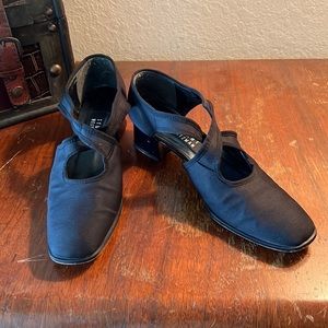 STUART WEITZMAN Vintage Pumps Leather Upper SZ 9.5 N Crisscross pumps